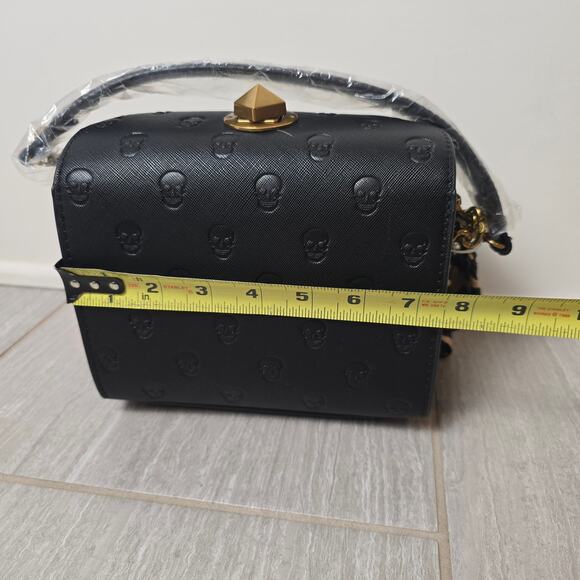 NWT Betsey Johnson Skull Crossbody Bag with Leopard Strap and Gold Chain - Picture 7 of 11